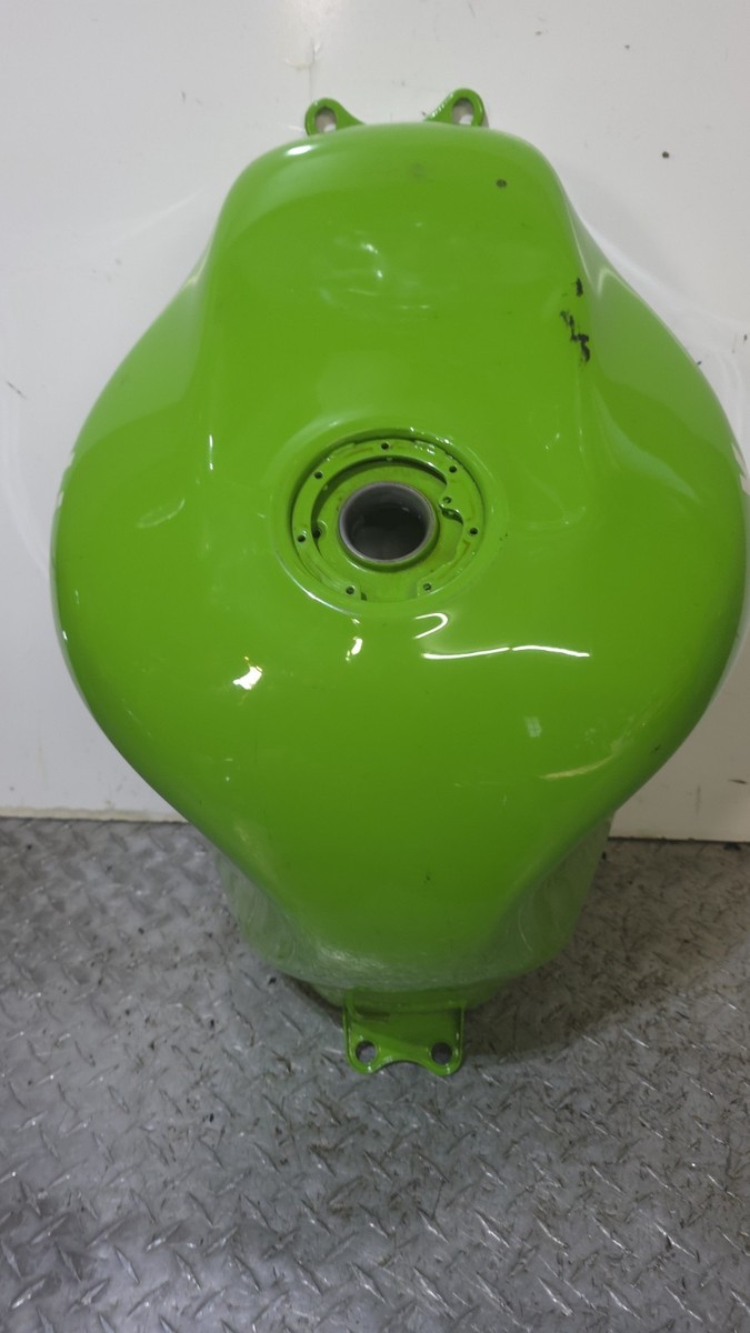 1998-1999 KAWASAKI ZX9R OEM FUEL TANK GAS TANK ASSEMBLY HAS DENT