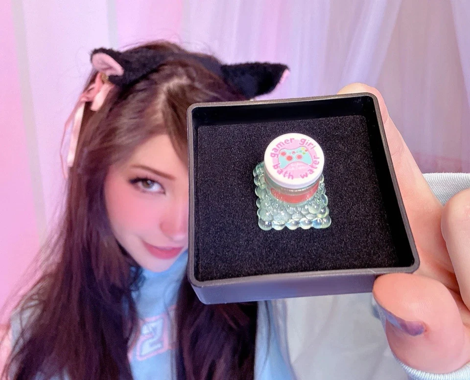 Belle Delphine Belle Delphine Badeflasche Keycap ohne Flüssigkeit sehr selten