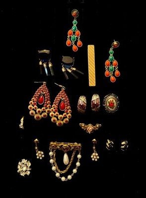 Estate Find  Jewelry  Lot Gold Tone Silver Tone