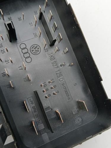VW CADDY GOLF MK5 MK6 TOURAN UNDER BONNET ENGINE FUSE BOX 1K0937125D 2004-2011 - Picture 5 of 5