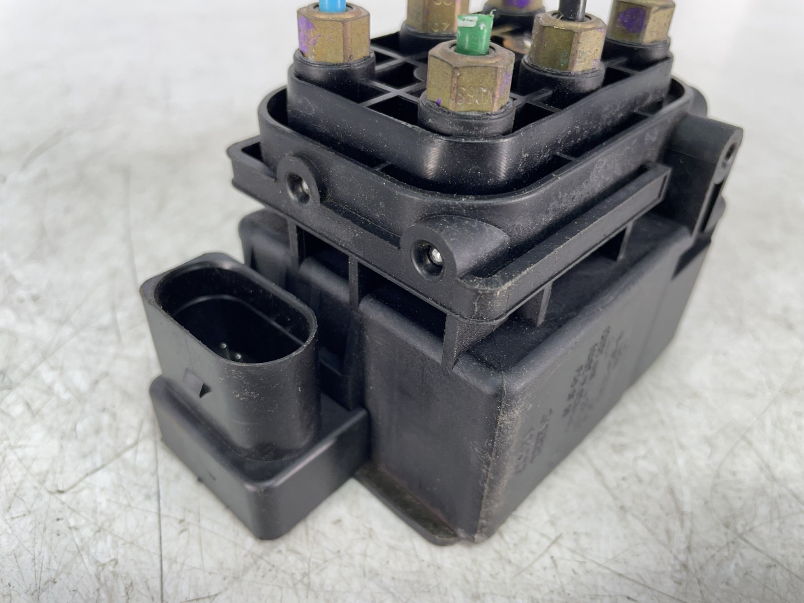 ✅ 2013-2018 OEM Bentley Continental GT GTC Air Suspension Valve Block NOTE*