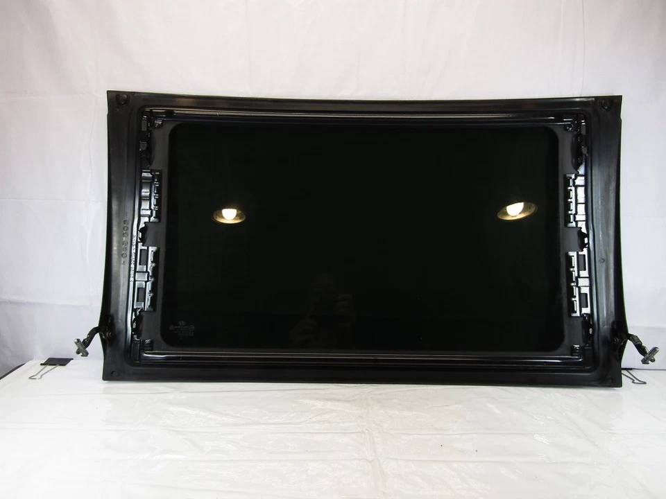 2011-2015  Hyundai Sonata Panoramic Front Sunroof Glass - Image 2 of 4