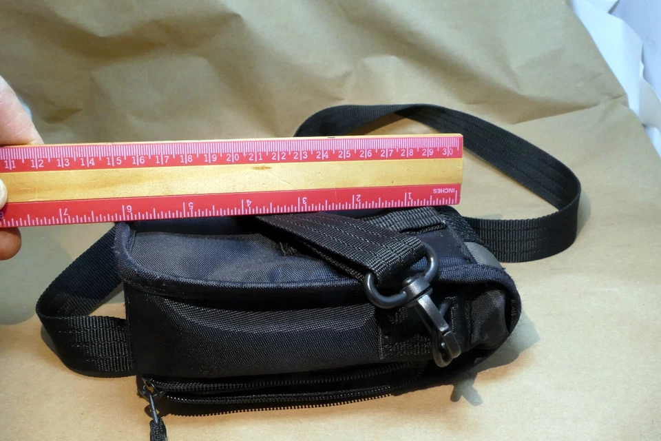 Targus digital camera messenger bag case with shoulder strap black-gray - Image 4 of 4