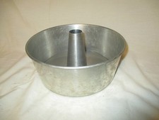 Vintage West Bend Angel Food Tube Cake Pan 2 Piece Aluminum 10 x 4 USA EUC