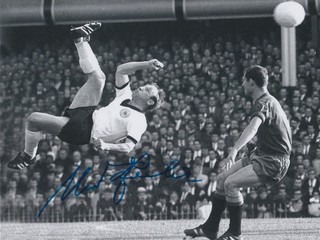 Uwe SEELER (1926 2022) Football Legend orig. sign. photo (20x26cm) Autographs