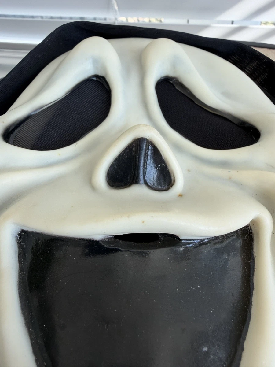 Fun World Scary Movie Smiley Mask 8511SM Easter Unlimited Vanilla Scent