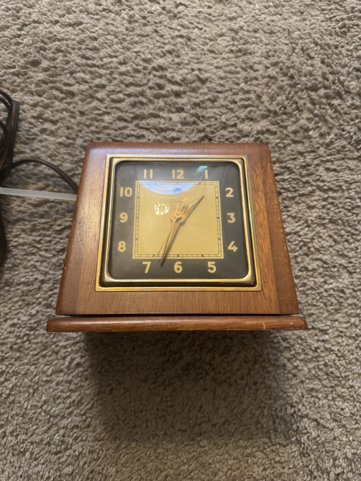 ANTIQUE 1940's TELECHRON MODEL 3H151 ART DECO WOOD MANTEL CLOCK