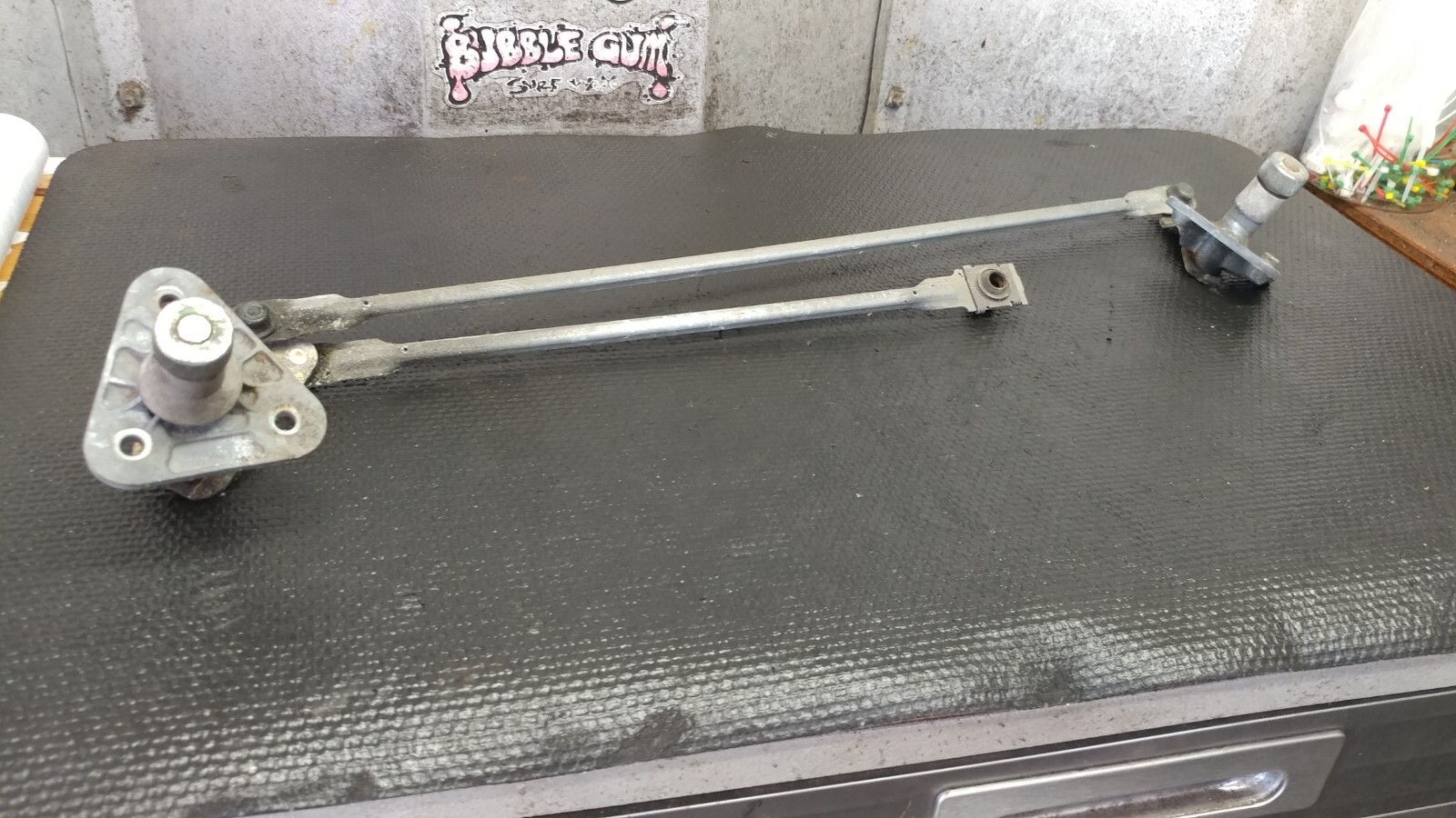 9404 FORD MUSTANG WINDSHIELD WIPER MOTOR LINKAGE ARM TRANSMISSION