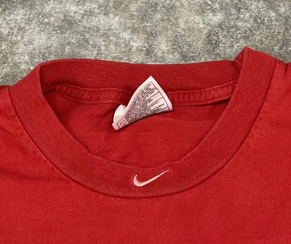 VTG  Nike Center Swoosh Miami Heat NBA Red T-Shirt  Adult Size Medium - Image 3 of 4