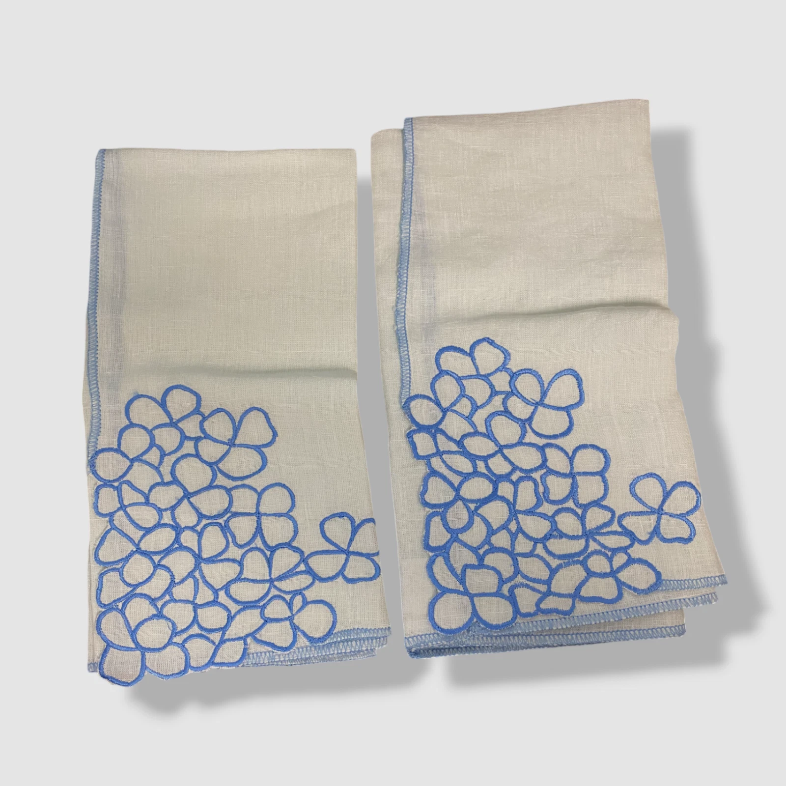 Hydrangea Dinner Napkins, Blue - Thumbnail 2