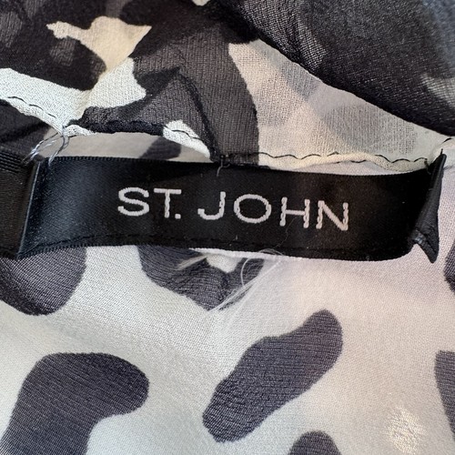 Bufanda rectangular de seda St. John Italia negra blanca estampado floral/animal usada en excelente estado (76x22”) - Imagen 5 de 5