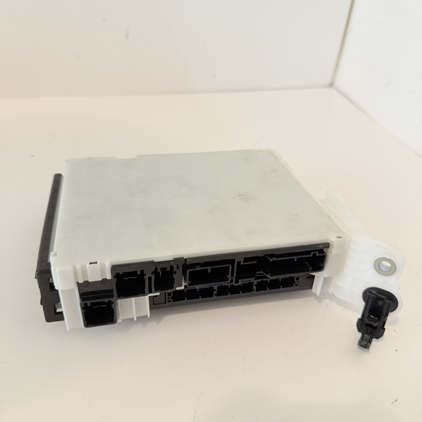 2022 TOYOTA TUNDRA MULTIPLEX NETWORK BODY CONTROL MODULE OEM 89221-0C251