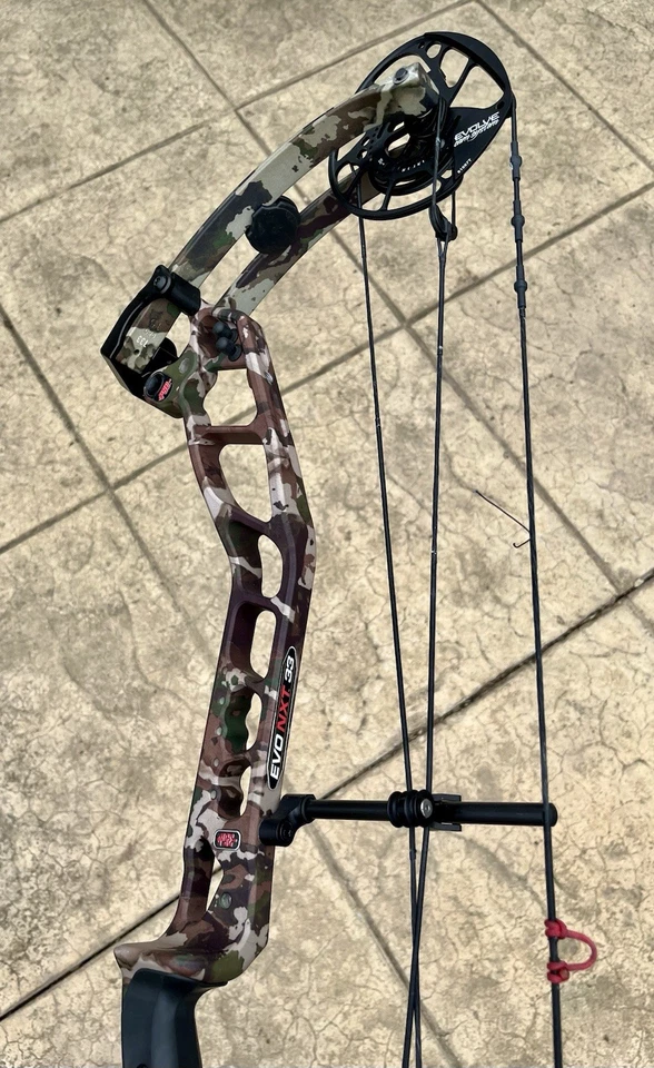 PSE EVO NXT 33 RH 26.5-32” 70-80# First Lite Fusion Camo 80-90% LO GAS Strings - Image 2 of 4