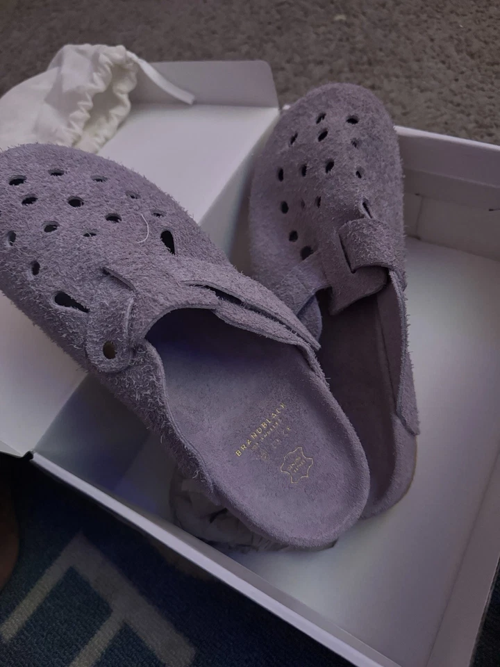 Cómodos zapatos de bebé de gamuza con suelas suaves Foto 2 de 4