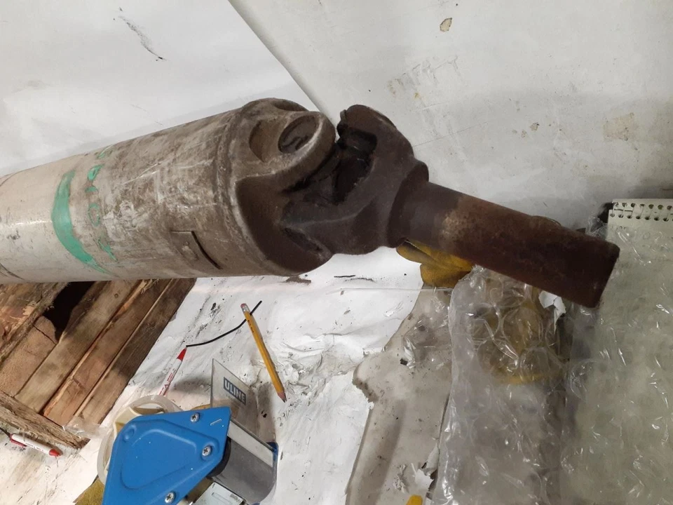 Rear Drive Shaft 135" Wb Regular Van 4 Speed Fits 03-06 EXPRESS 2500 VAN 1883145 - Image 4 of 4