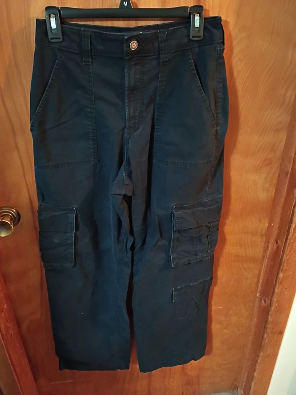 Hollister Women's Black Ultra High Rise Baggy Cargo Wide Leg Jeans Size 8 EUC!