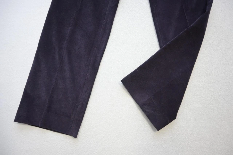 Pantalones de pana Burberry London púrpura oscuro planos informales para hombre talla 34 x 32 Foto 2 de 4