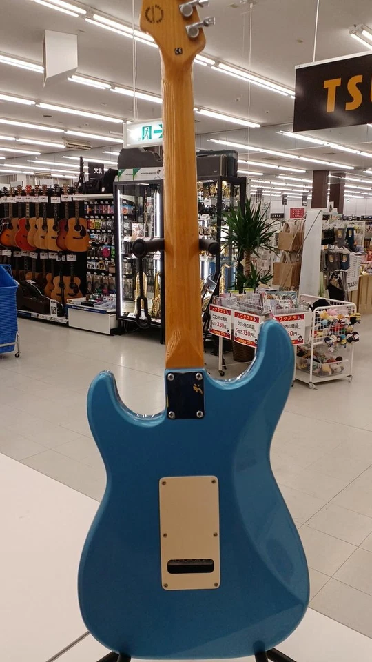 G&L TRIBUTE LEGACY Used Poplar body Maple neck Rosewood fingerboard w/Gig case - Image 4 of 4