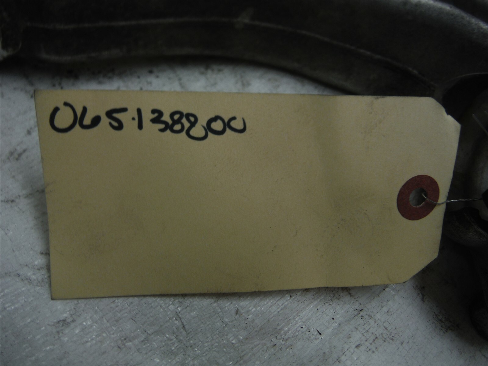 2014-2015 MASERATI GHIBLI PASSENGER RIGHT LOWER STRUT SHOCK MOUNT OEM 065138800