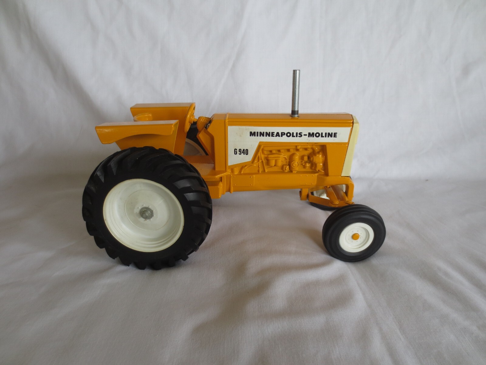 SCALE MODELS 1/16 MINNEAPOLIS MOLINE G940 FARM TOY TRACTOR eBay