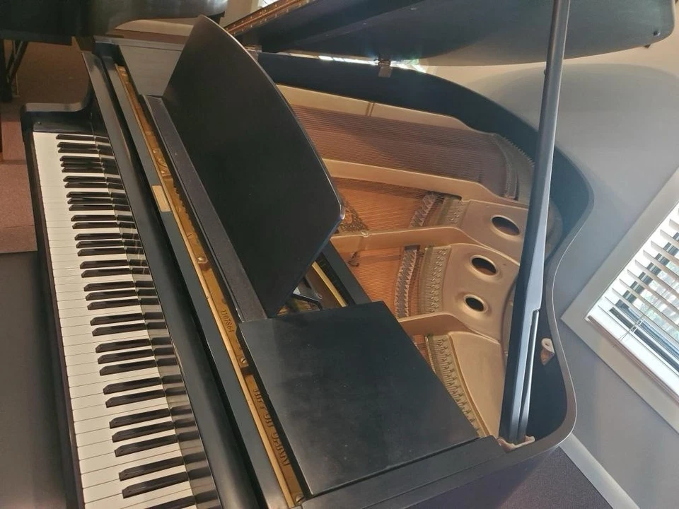 Piano de cola Yamaha 5’ pies Foto 3 de 4