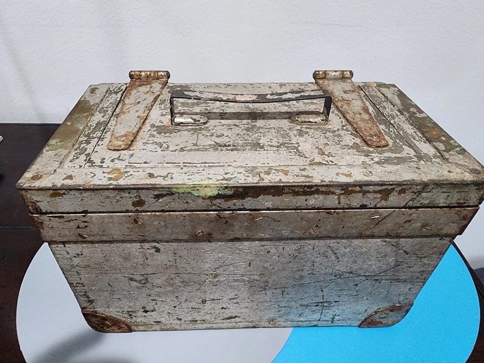 Antigua caja de aparejos de pesca de madera y metal con bandejas y contenido principios de 1900 Foto 3 de 4