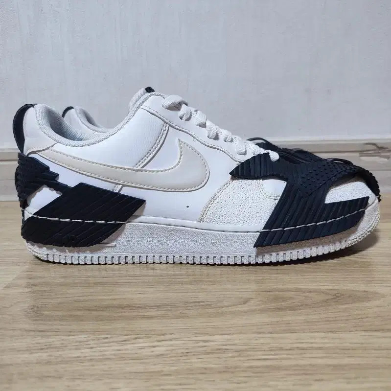 Nike Air Force 1 Reissue Swoosh Sneakers - Size 275 thumbnail 4
