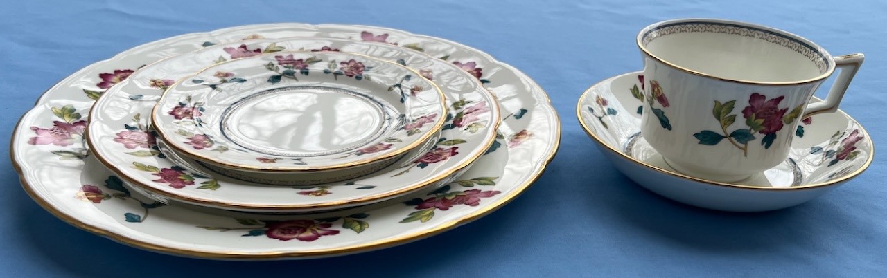 Wedgwood Chinese Flowers 5-Piece Place Setting Bone China England