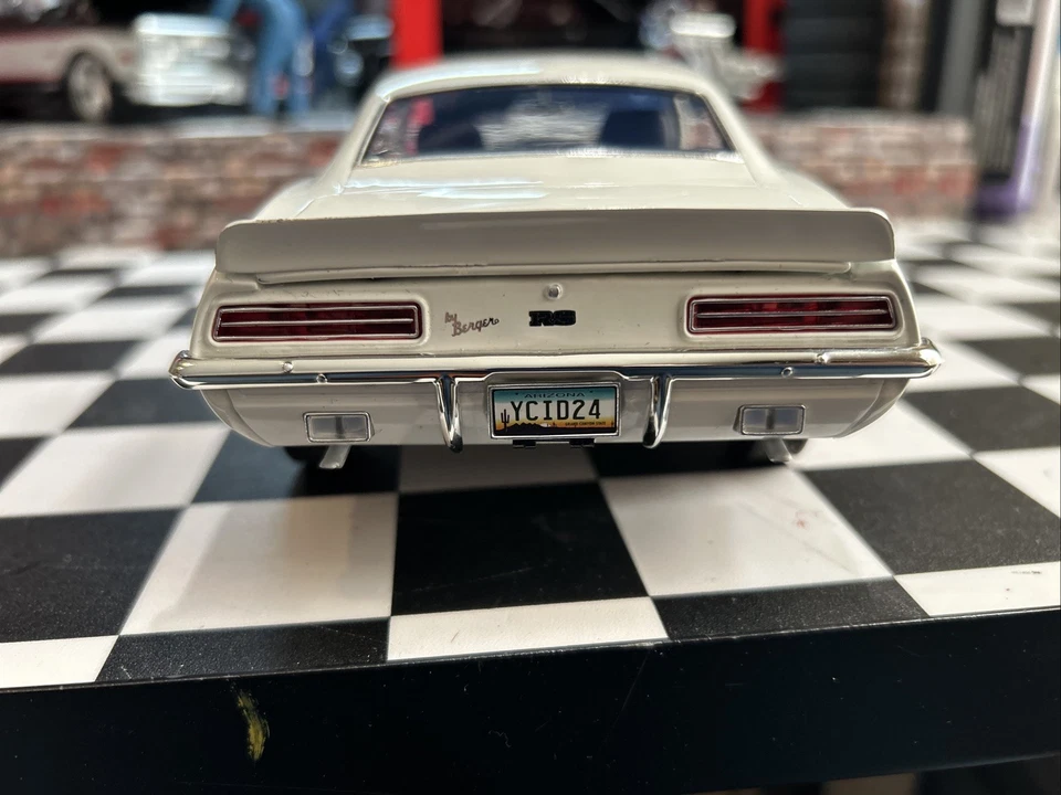 ACME YCID  1:18-1969 COPO CAMARO RS IN WHITE HT-A1805725WY - Image 4 of 4