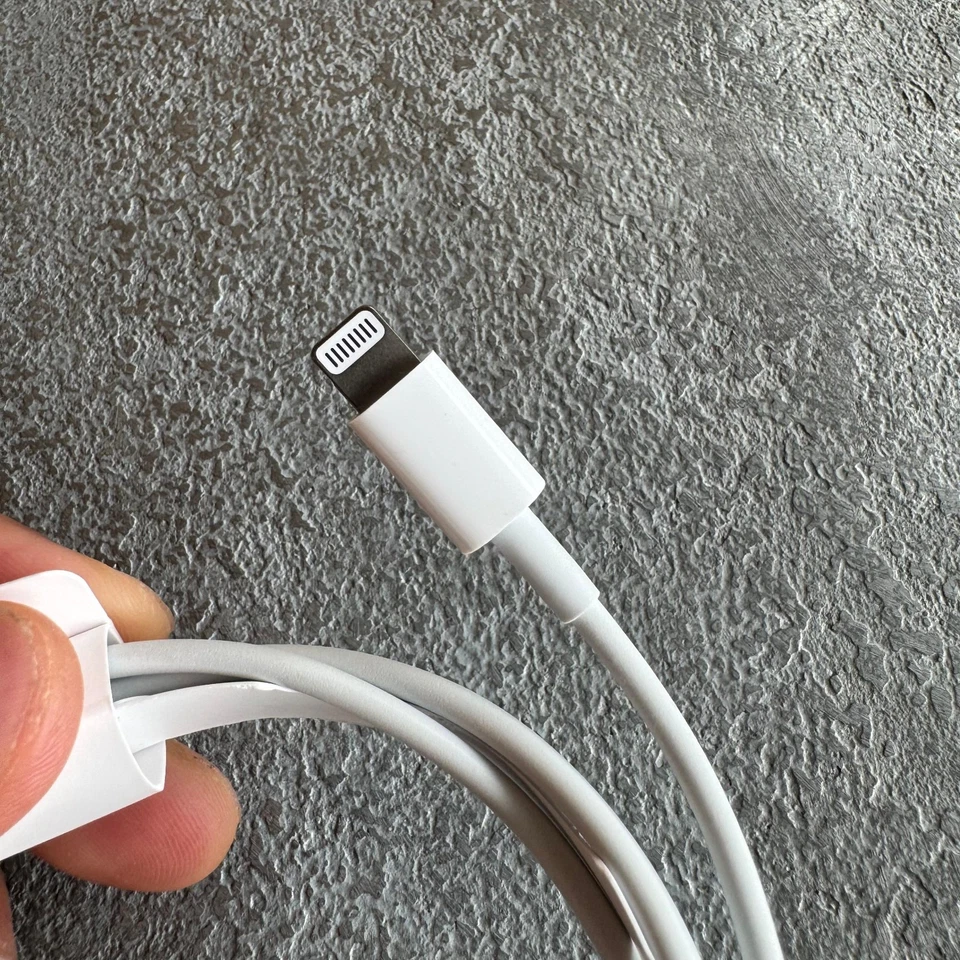 Genuine Original Apple USB C to lightning cable for iPhone 12 Pro Max 13 Pro Max - Image 4 of 4