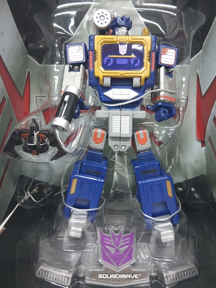 Transformers Titanium Series Soundwave - Bild 2 von 4