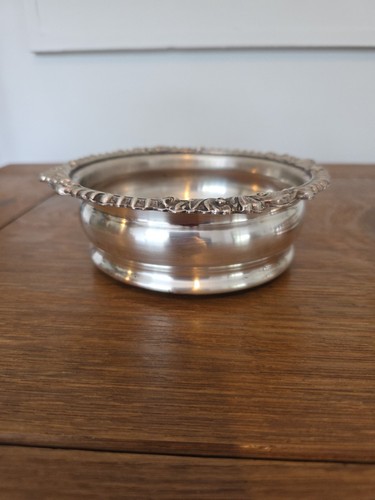 Posavasos antiguos de botellas de vino Sheffield con plato de plata c1825 por - Imagen 8 de 24