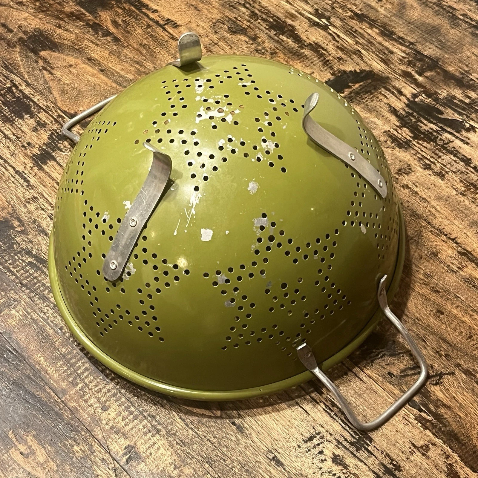 Vintage MCM 7 Stars Aluminum Avocado Green Colander Strainer 1970