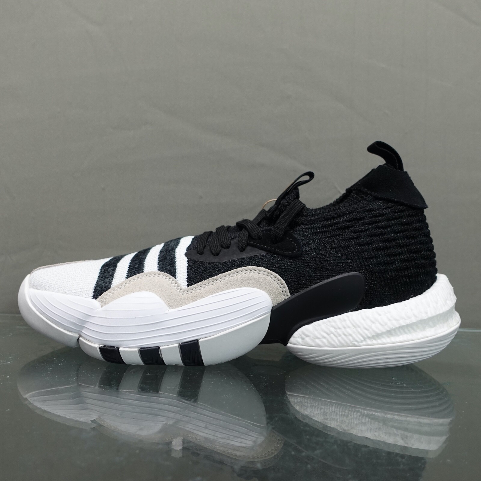 Adidas Trae Young 2 Мужские баскетбольные кроссовки размера 9,5 Белые черные кроссовки #477