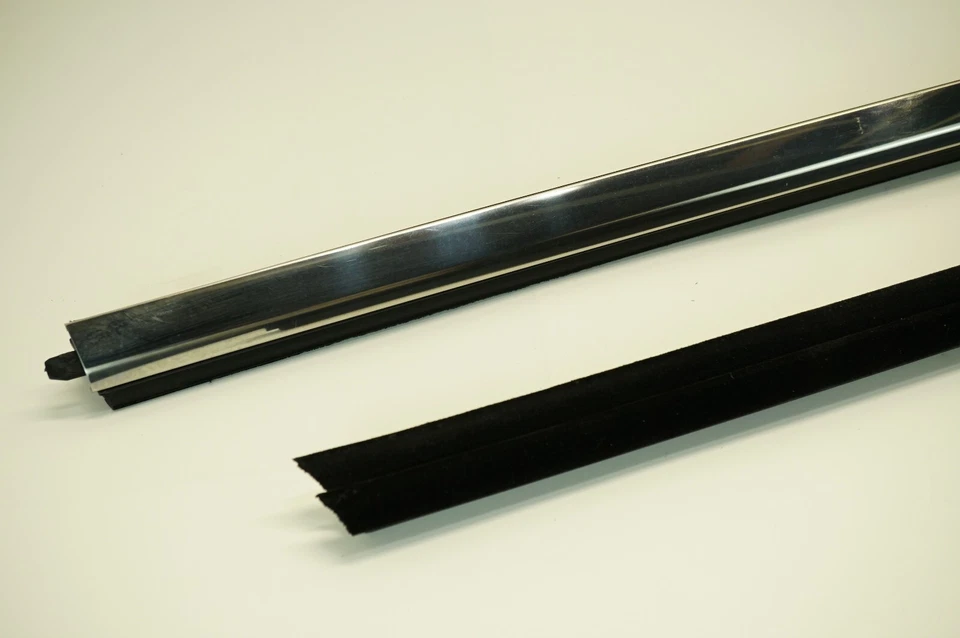 🔅2016-22 Jeep Grand Cherokee OeM right front door Belt Inner Outer Weatherstrip - Image 3 of 4