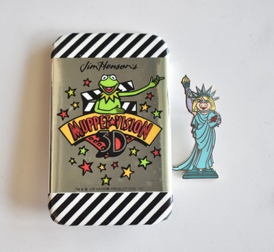 Disney DHS Muppets Vision 3D Vintage button and Ms. Piggy Statue of Liberty Pin