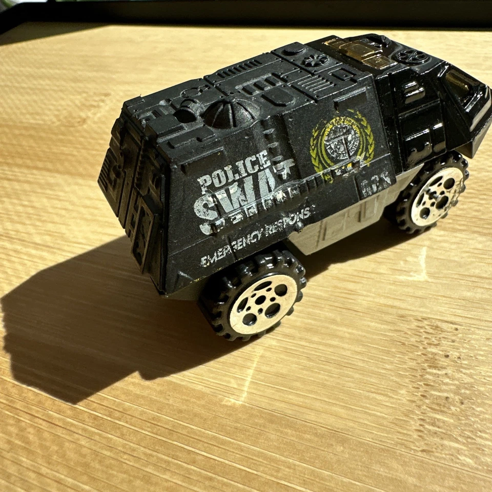 2009 SWAT EMERGENCY RESPONSE WELLY DIECAST CAR TOY Black Tank Like Toy - Image 4 of 4