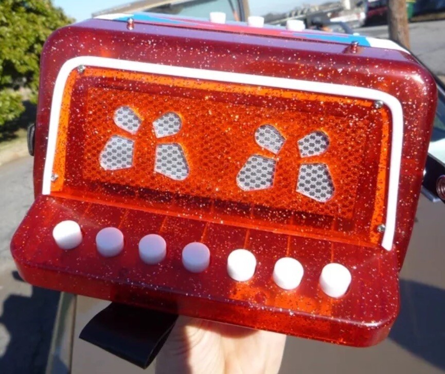 COOL SMALL ACCORDION SQUEEZEBOX PLAYS WELL MAKE MUSIC GREAT LITTLE