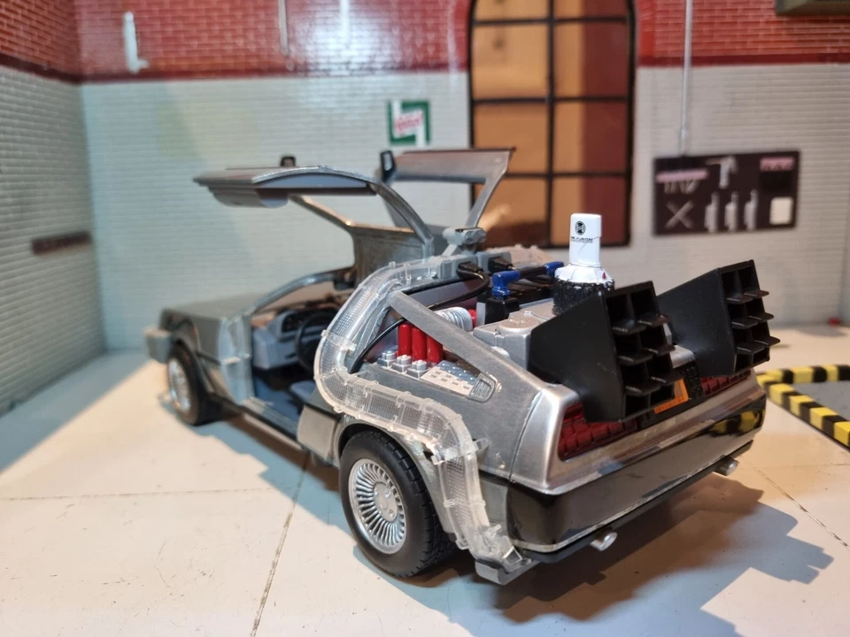 Delorean Back to the Future 2 II DMC 1:24 Detailed Jada Model Working Lights - Image 3 of 4