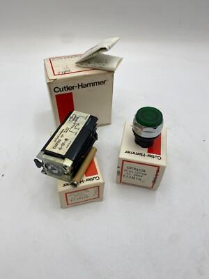 Cutler Hammer E22MTG E22P120 Green Operator Push Button w Transformer Light NOS