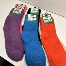 set of 6 woman  s fuzzy soft socks size 9 -11