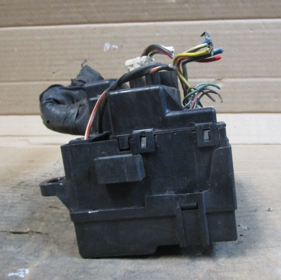 96 97 1996 1997 Mazda Protege Engine Fuse Box Relay Junction Block — 第 4/4 张图片