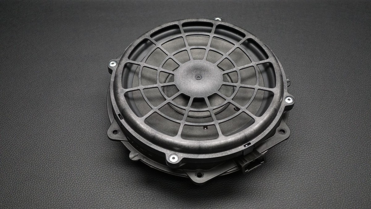 GENUINE OEM PORSCHE MACAN 95B FRONT LEFT OR RIGHT DOOR SPEAKER