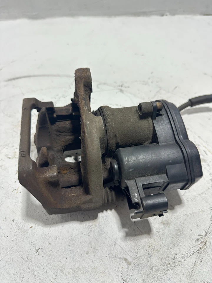 2011-2016 BMW 535XI ЗАДНИЙ ЛЕВЫЙ ВОДИТЕЛЬСКИЙ БОКОВОЙ ТОРМОЗ СУППОРТ В СБОРЕ OEM - Изображение 4 из 4