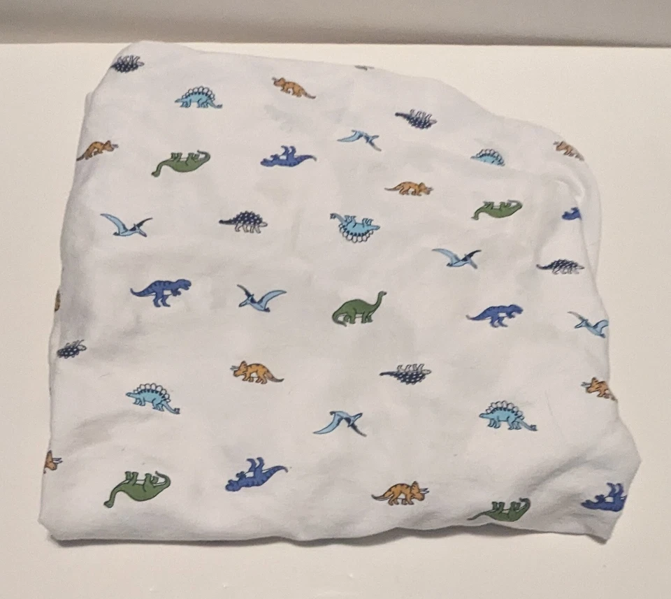 Sábana cuna Carter's con estampado de dinosaurios 100 % algodón rara usada en excelente estado - 52" x 28" Foto 2 de 4