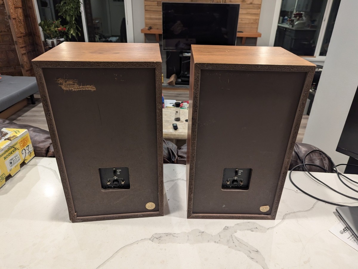Pair of Vintage 1970's Realistic NOVA-6 40-4019A Speakers 19