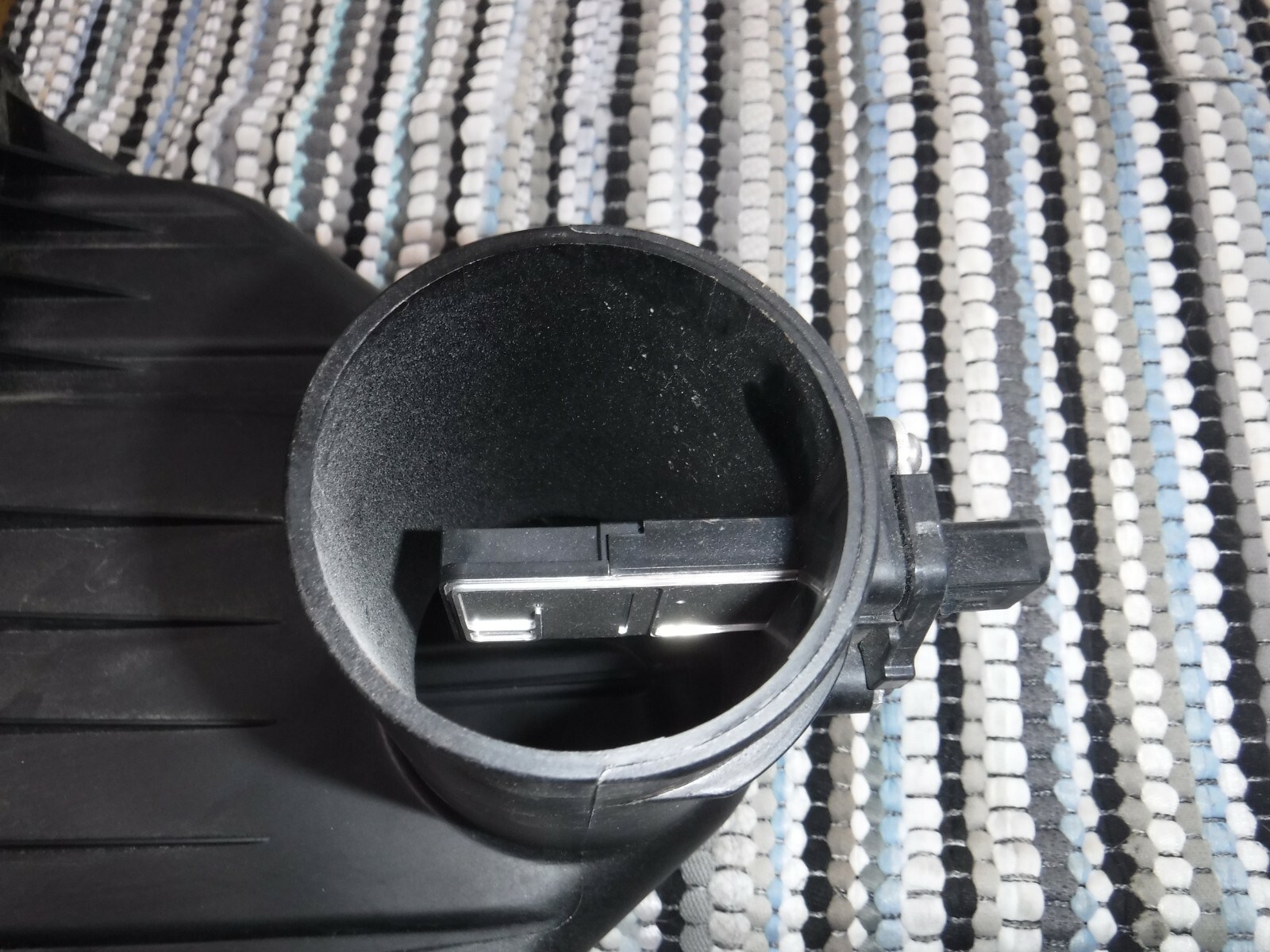 05 06 07 FORD FREESTYLE AIR INTAKE CLEANER BOX TOP 6F939C662AA W/ MAF