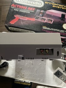 Nintendo NES Entertainment System Video Game Console Boxed Action Set 