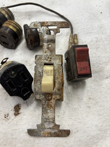 Adaptadores de extensión de enchufes de luz vintage de 12 piezas se venden como están piezas algunas baquelitas - Imagen 5 de 10