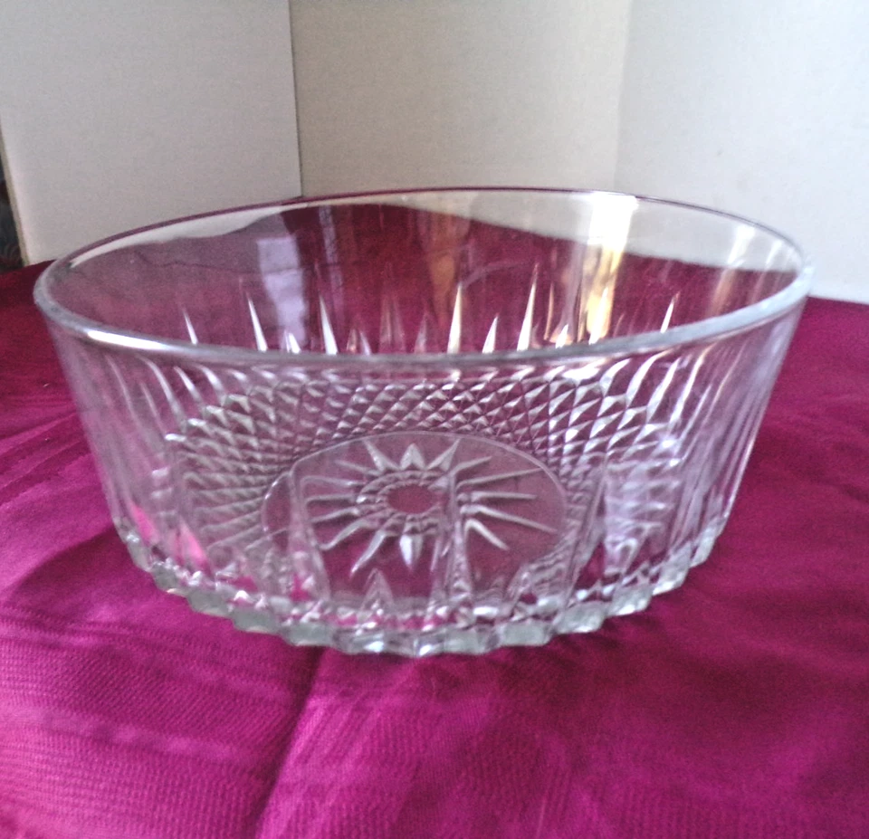 VTG LARGE ARCOROC DIAMANT SERVING FRUIT SALAD BOWL CLEAR CRYSTAL FRANCE 9"dia 4H - Image 3 of 4